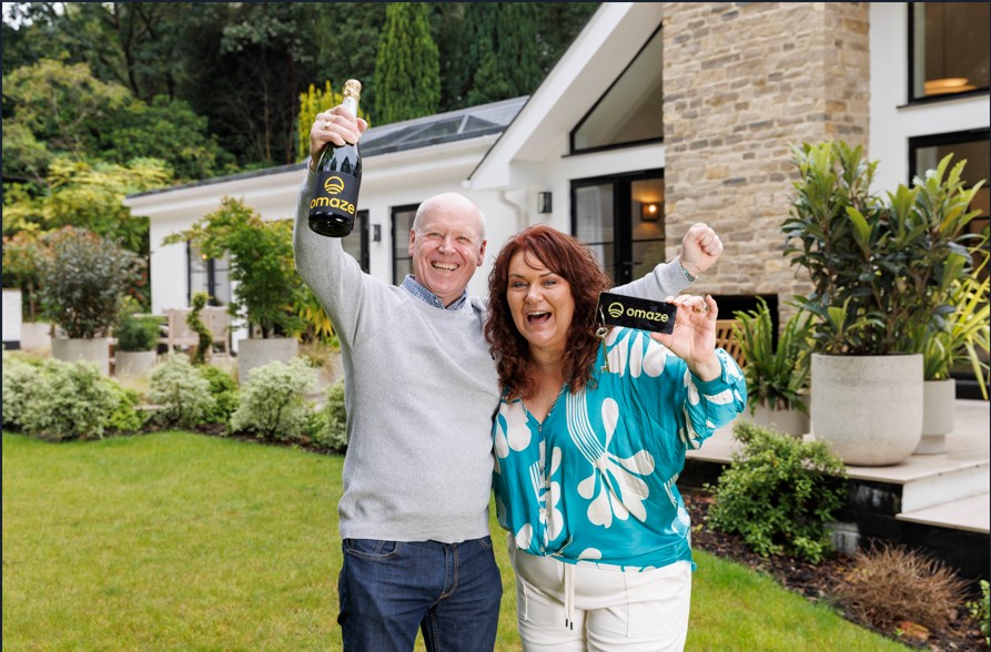 Darren &Amp; Rachael Reid Omaze Million Pound House Surrey Winners Outside Their New £3M Home HERO